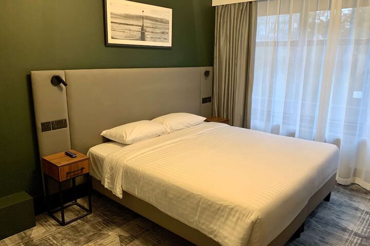 Room 4 of 10
