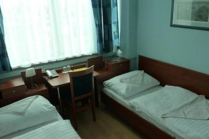 Room 2 of 25
