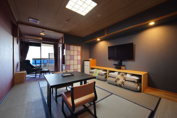 Room 2 of 68