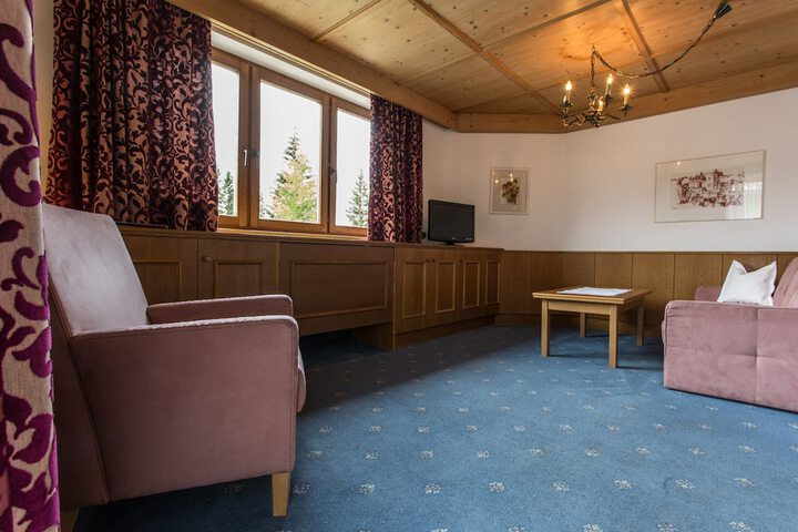 Room 8 of 37