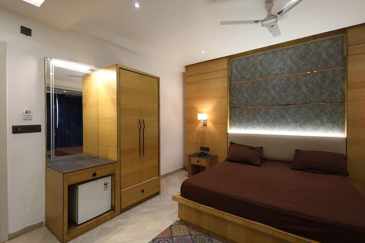 Room 33 of 54