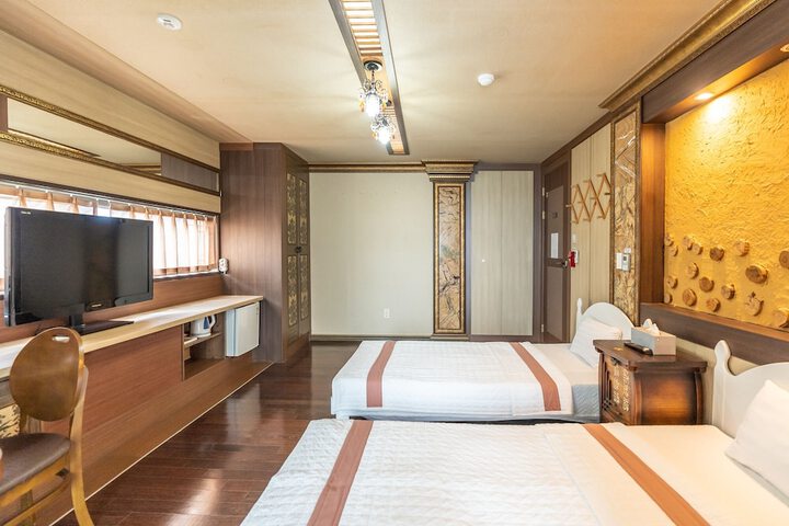 Room 16 of 75