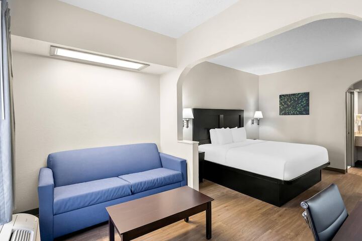Room 33 of 68