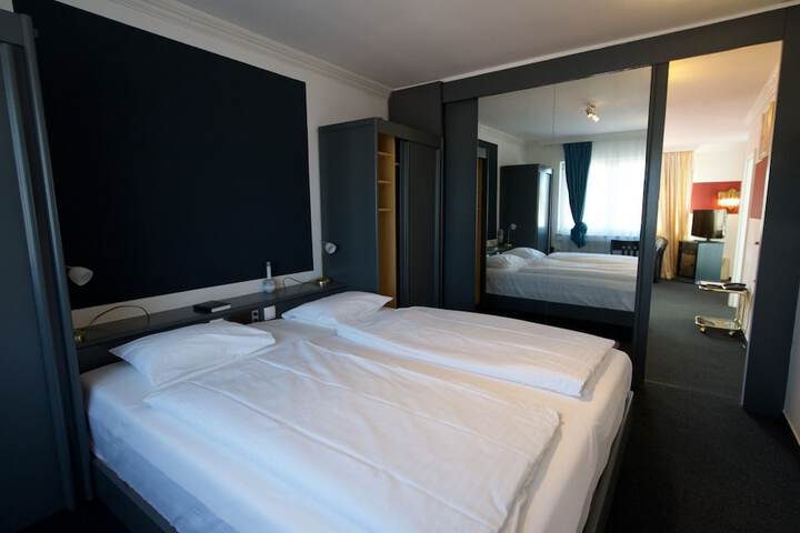 Room 7 of 27