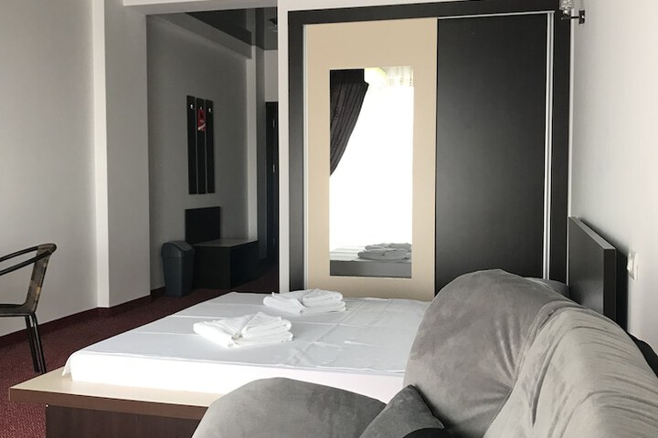 Room 22 of 35