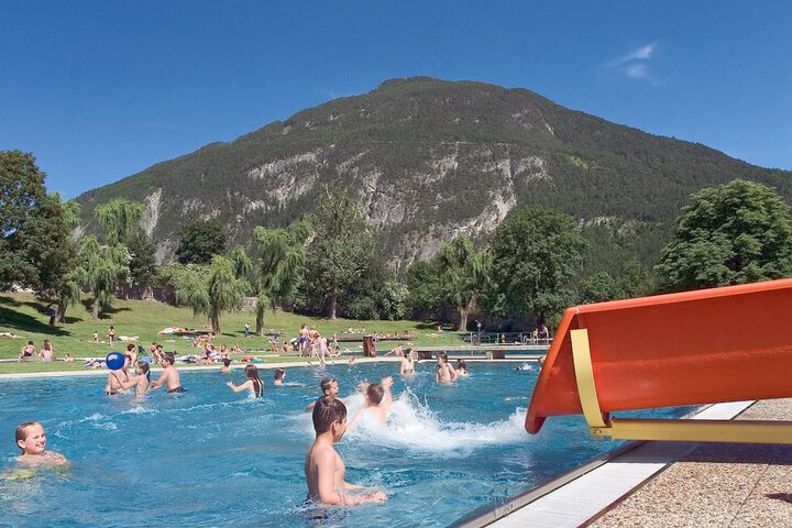Pool 10 of 21