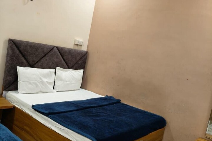 Room 30 of 62
