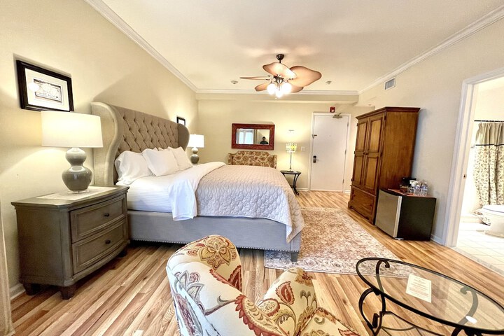 Room 21 of 90