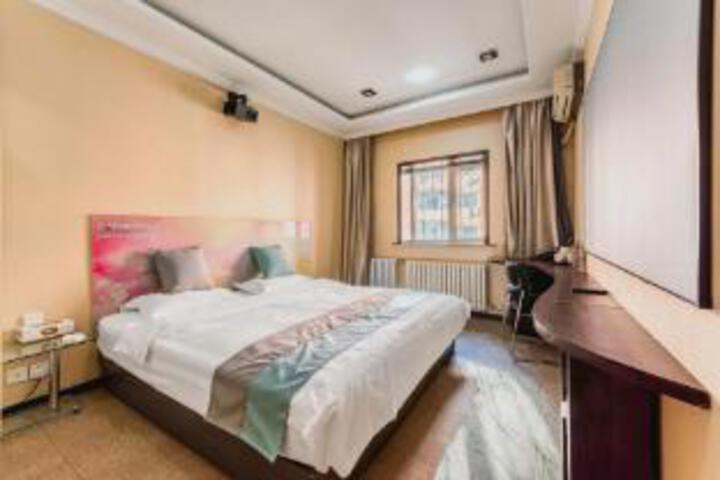 Room 8 of 10