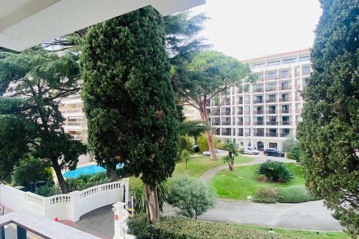 Carlton Riviera