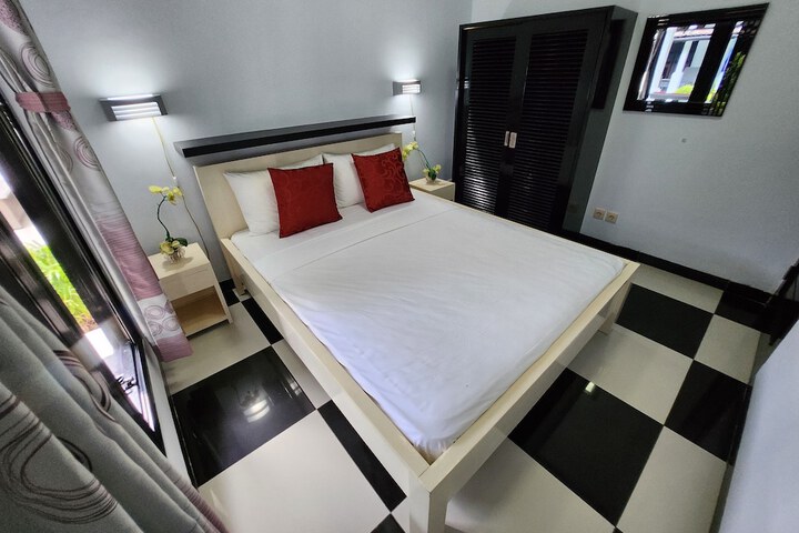 Room 4 of 111