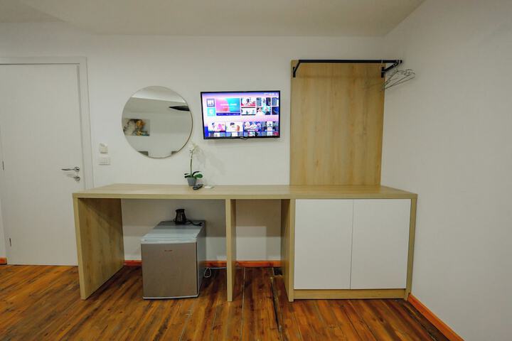 Room 27 of 98