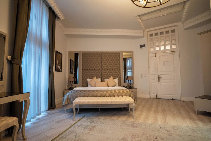 Room 6 of 34