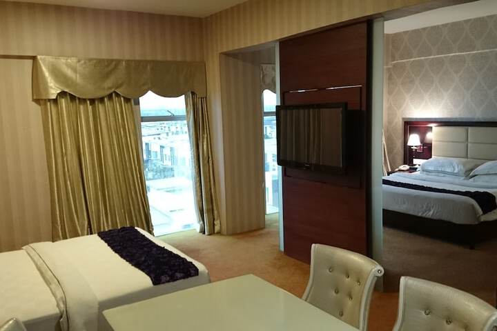 Room 8 of 37
