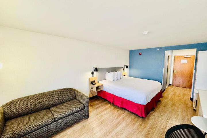 1 King Bed (1 of 6)