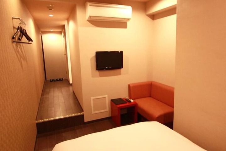 Room 8 of 36