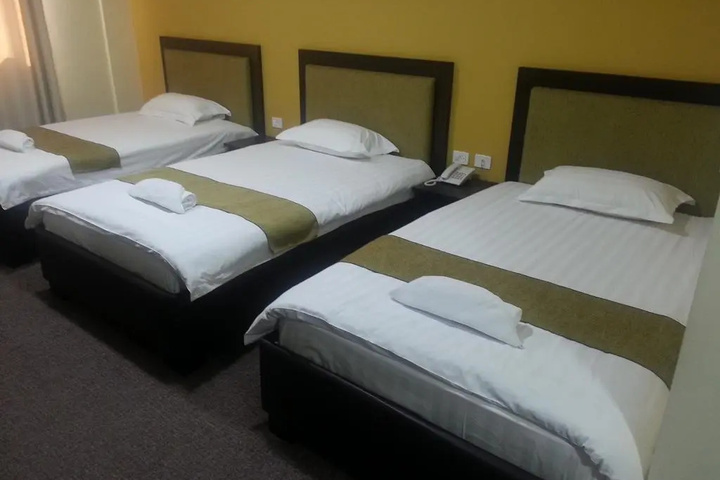 Room 4 of 14