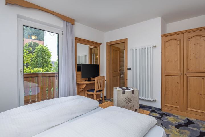 Room 27 of 154
