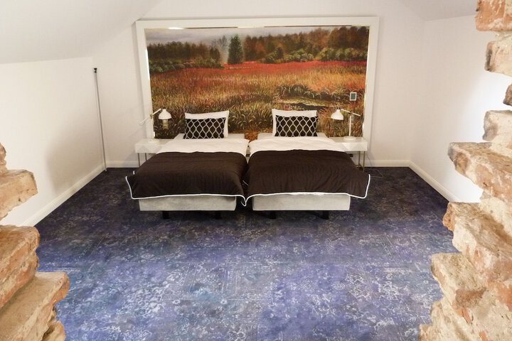 Room 8 of 40