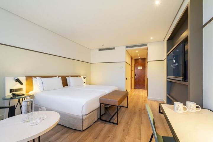 Room 15 of 83