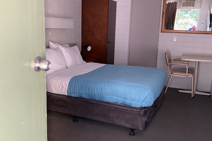 Room 16 of 50
