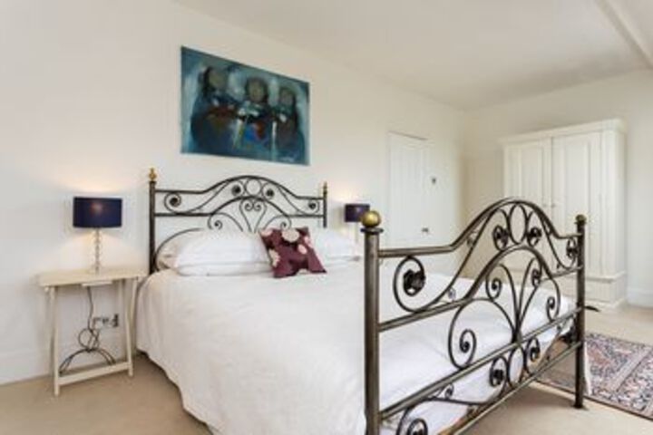 Room 14 of 28
