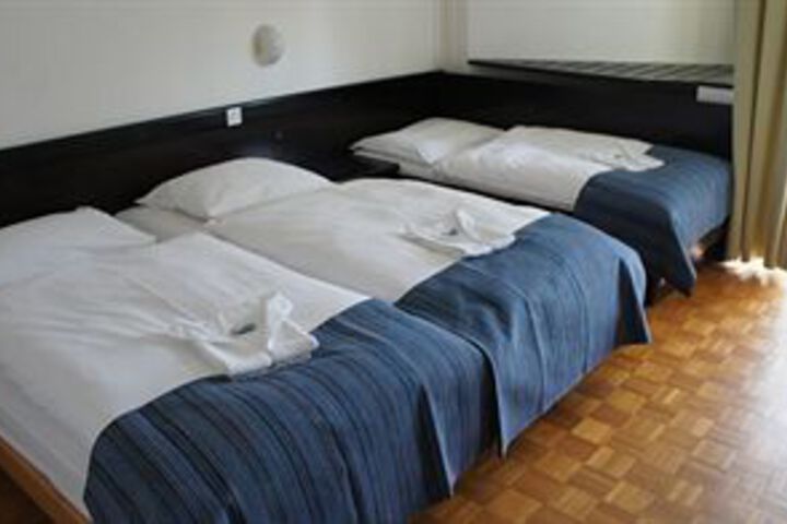 Room 15 of 28