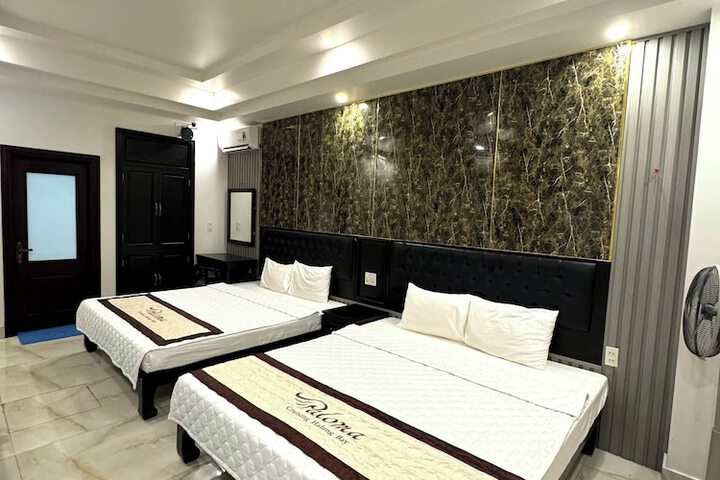 Room 8 of 28