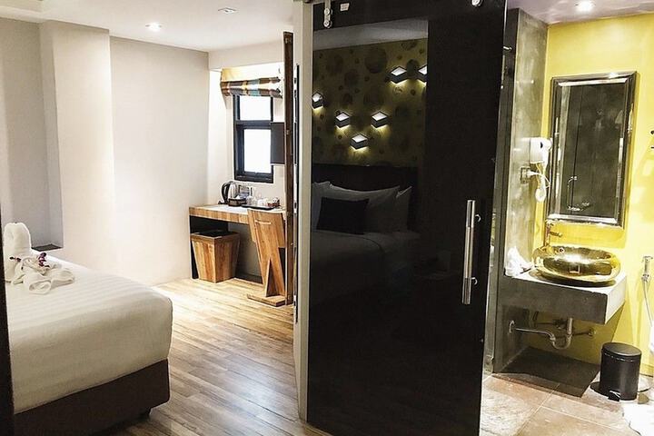Room 17 of 48