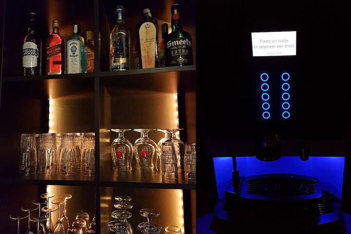 Lounge 59 of 64