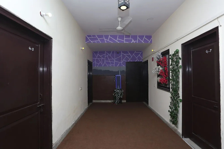 Room 10 of 13