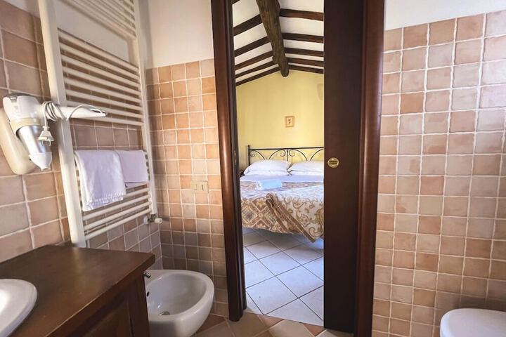 Room 7 of 18