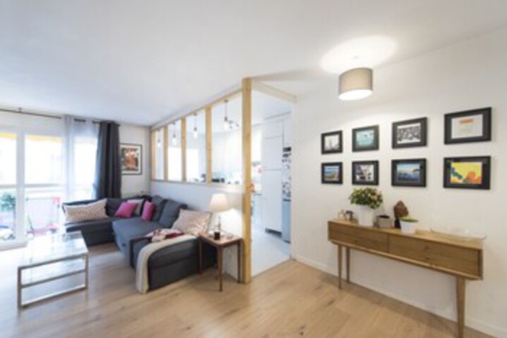 Room 5 of 12