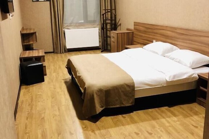 Room 16 of 33