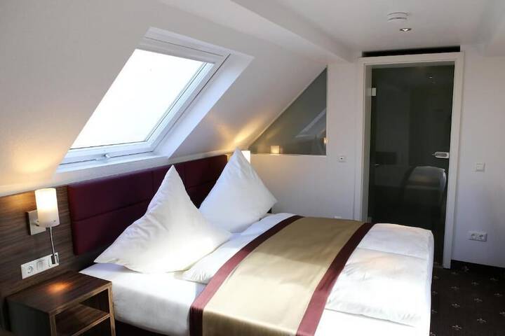 Room 30 of 65