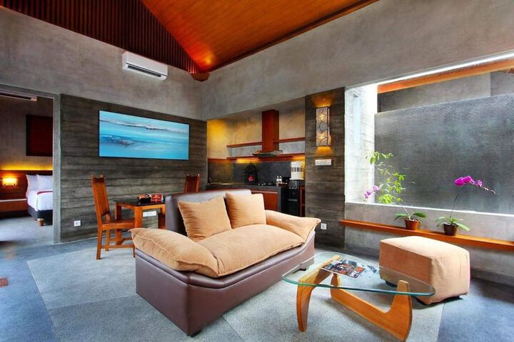 Room 17 of 35