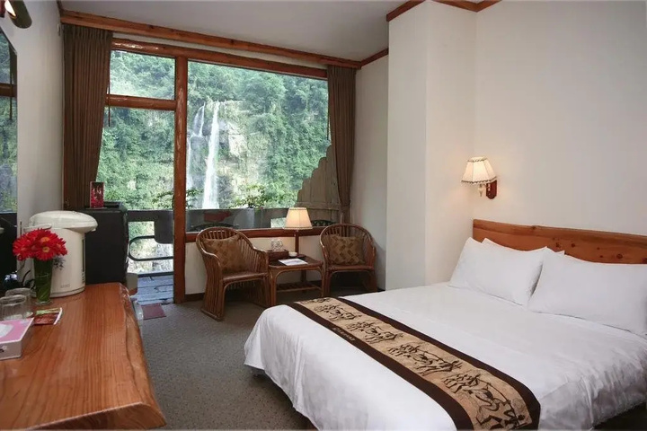 Room 4 of 25