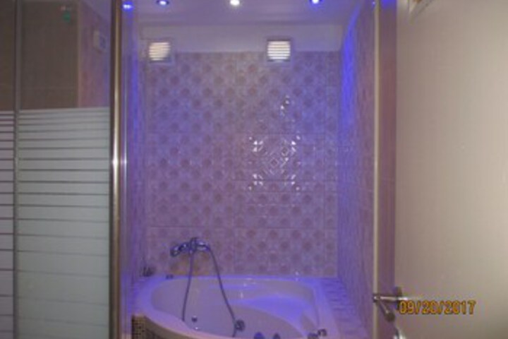 Room 3 of 8