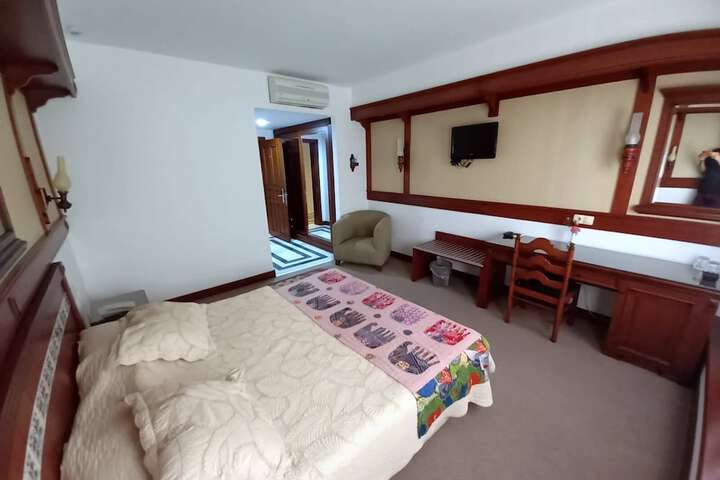 Room 8 of 26