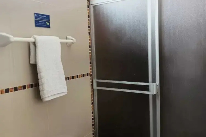Room 8 of 11