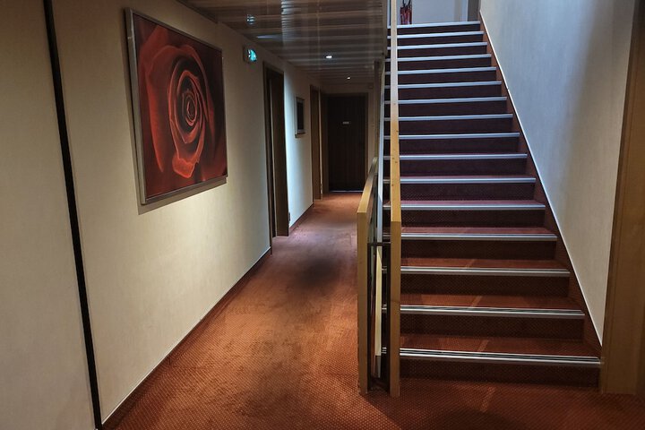 Room 56 of 143