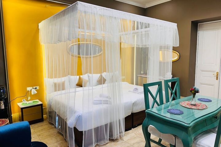 Room 10 of 68