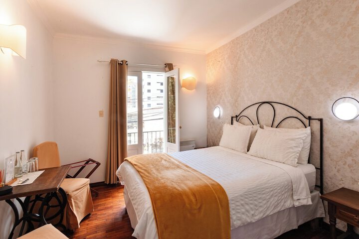 Room 11 of 25