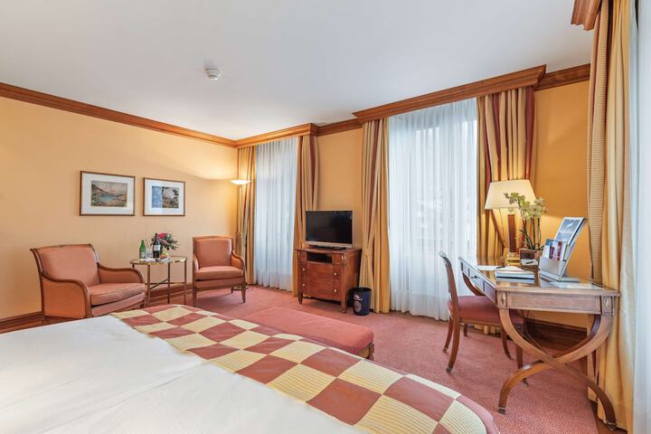 Room 14 of 180