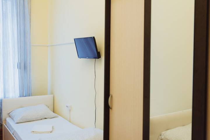 Room 26 of 76