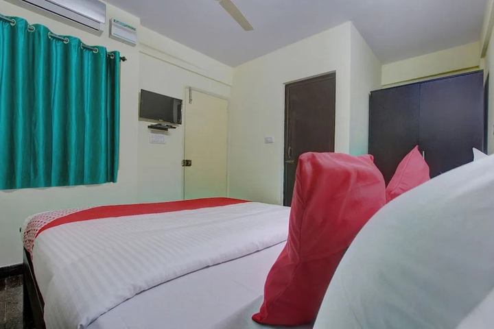 Room 6 of 9