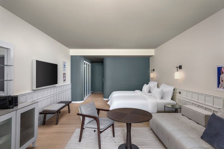 Room 49 of 192