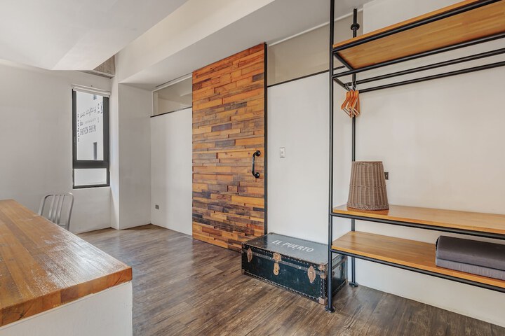 Room 7 of 201