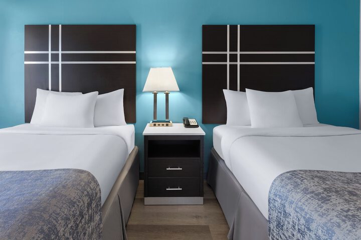 Double Accessible King Size Bed (5 of 11)