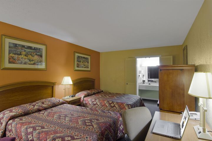 2 Double Beds (2 of 4)
